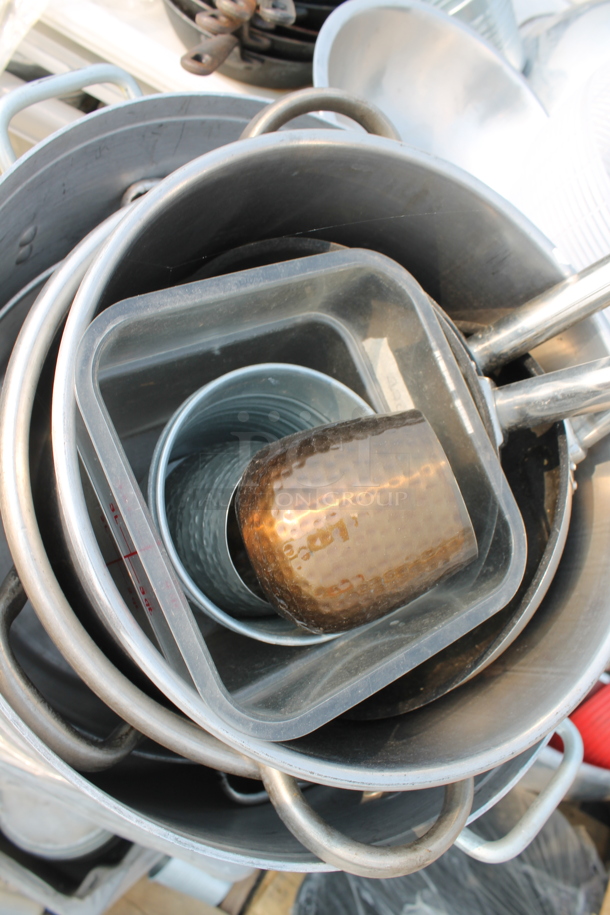 ALL ONE MONEY! Lot of Stock Pot, Cutting Boards, Small Frying Pans, White Bowls, Hammered Cups, Wood Pallet AND MORE! - Image 5 of 6