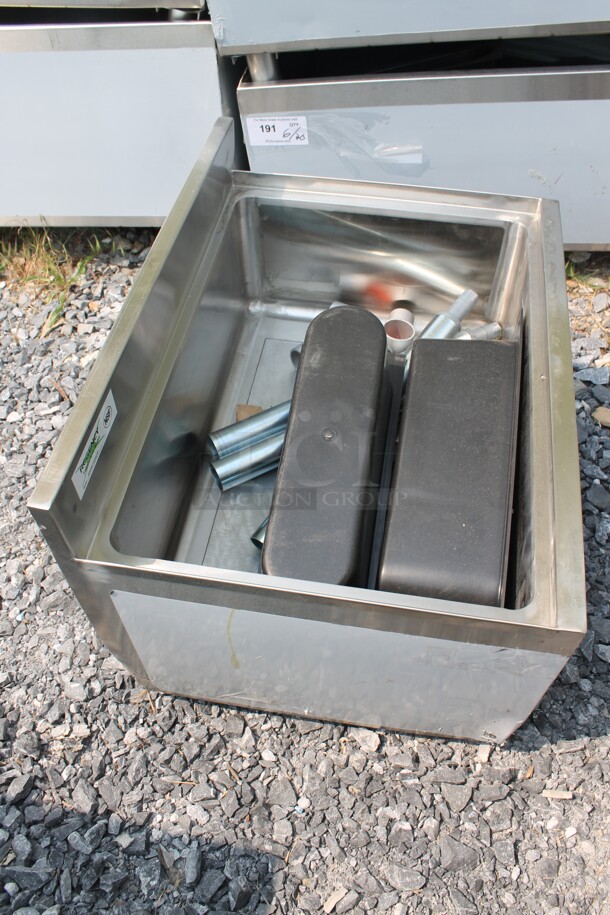 BRAND NEW SCRATCH AND DENT! Regency 600IB1824CP Commercial Stainless Steel Underbar Ice Bin With 7 Circuit Post-Mix Cold Plate, Bottle Holders And Legs. - Image 5 of 8