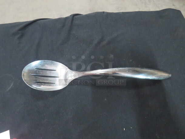 13 Inch Stainless Steel Slotted Serving Spoon. 2XBID - Image 1 of 1