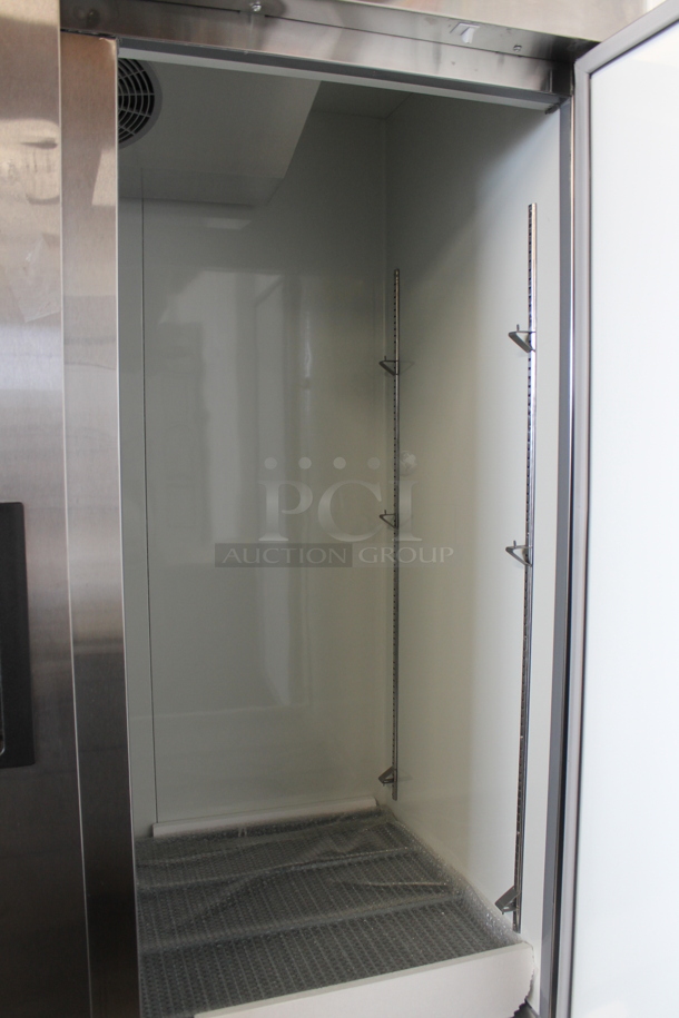 BRAND NEW SCRATCH AND DENT! Avantco 178A49RHC Stainless Steel Commercial  Two Door Reach In Cooler w/ Poly Coated Racks. 115 Volts, 1 Phase. Tested and Working! - Image 6 of 10