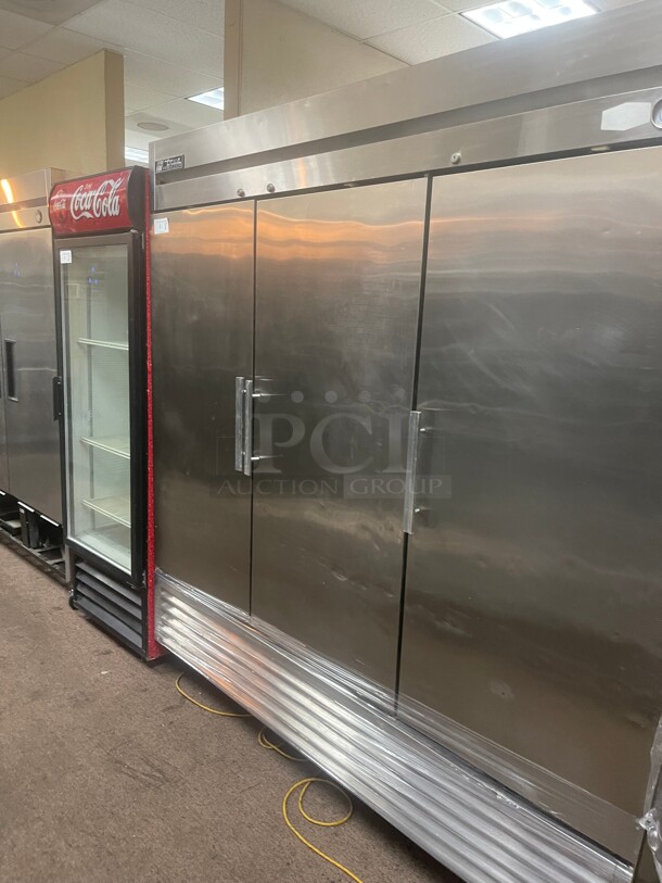 Working! True T-72F 79 inch Three Section Reach In Commercial Freezer, (3) Solid Doors, 115/22- Volt 1 Phase  NSF Tested and Working! - Image 7 of 8