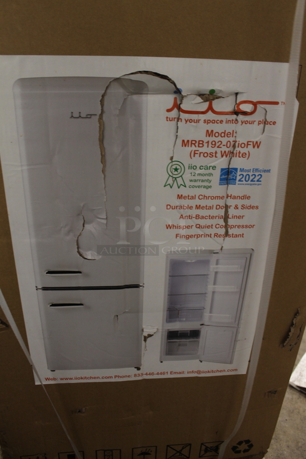 BRAND NEW IN BOX! iio MRB192-07ioFW Metal Reach In Cooler Freezer Combo. Stock Picture Used as Gallery - Image 4 of 5