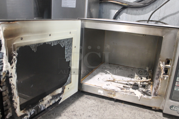 Amana RFS10SW2 Stainless Steel Commercial Countertop Microwave Oven. 120 Volts, 1 Phase. - Image 5 of 8