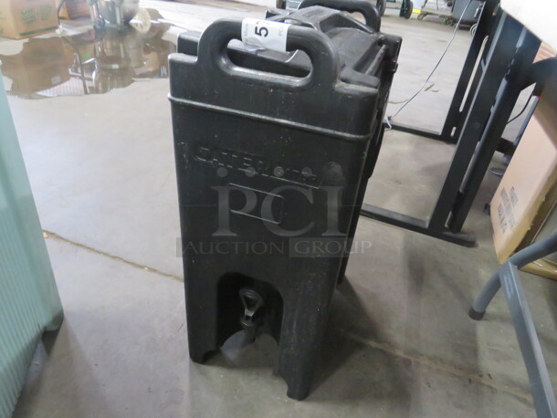 One Carlisle Cateraide Insulated  Portable Drink Dispenser.  - Image 1 of 2