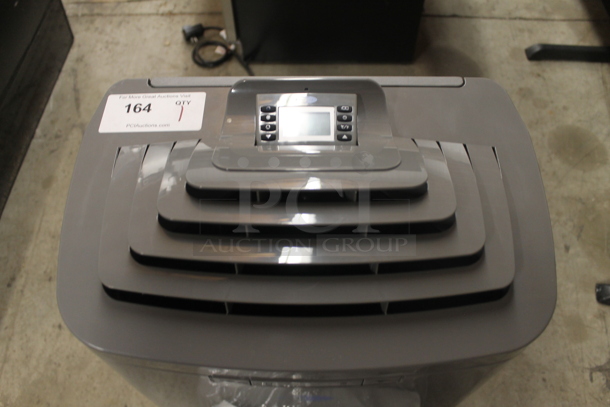 BRAND NEW SCRATCH AND DENT! Whynter ARC-131GD 13,000 BTU Electric Gray Air Conditioner Complete with Factory Accessories.  115V. Tested and Working! - Image 4 of 5