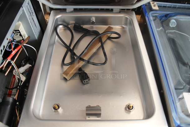 BRAND NEW SCRATCH AND DENT! VacPak-It 186VMC10OP Stainless Steel Commercial Countertop Vacuum Sealer. 110-120 Volts, 1 Phase. Tested and Working! - Image 4 of 7