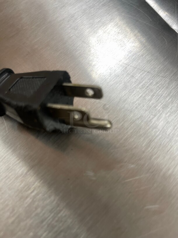 Working! True Induction True Induction 24-in 2 Elements Coil Black Electric Commercial Cooktop NSF 120 Volt Tested and Working! - Image 5 of 5