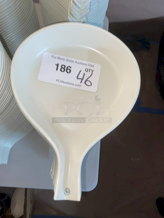 GET Melamine SK-2-IV Diamond Ivory 16 oz. Melamine Skillet -  Length: 10 1/2"
Height: 1 1/2" Capacity: 16 oz. Rim Full Capacity: 21 oz. - 46x Your Bid