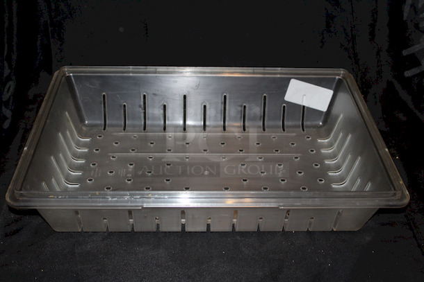 HOLY COLANDERS! Cambro 1826CLRCW135 Camwear 26" x 18" x 5" Clear Plastic Food Drain Box / Colander - Image 3 of 6