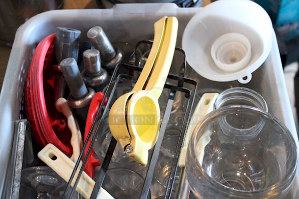 BUS TUB FULL OF MISC RESTAURANTWARE! - Image 5 of 12