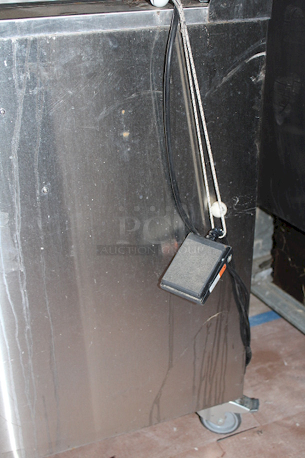 AMAZING! Crown Verity CV-PHS-4C Space Saver Single Bowl Cold Water Portable Hand Sink Cart, With Electric Pump & Hands Free Pump Saver Foot Pedal, Soap Dispenser Holder and Paper Towel Dispenser On Commercial Casters. Keys Not Included. 120v 25x24-1/4x47-3/4	 - Image 6 of 9