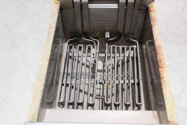 AMAZING! Frymaster RE1175C, 50lbs Vat On Commercial Casters. 208v/3ph/60hz 3 Wire. 155⁄8 in. W x 31 in. D x 453⁄8 in. H In Working Order. - Image 3 of 10