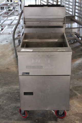 Pitco SG18-S Solstice Gas Fryer - (1) 90 lb Vat, Stainless Steel, Natural Gas, On Commercial Casters, Gas Line Included, 140,000BTU, 70-90lbs Oil Capacity, Cooking Range 200-400. 19-1/2x34x30