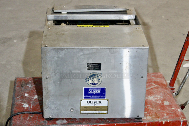 AMAZING! Oliver Multi-System MODEL 709 MINI SUPREME BREAD SLICER.                                                         
1/4 HP, 4.6 amps, 115v/60/1ph 18x21-3/4x14-1/2.
Tested. Working - Image 3 of 6