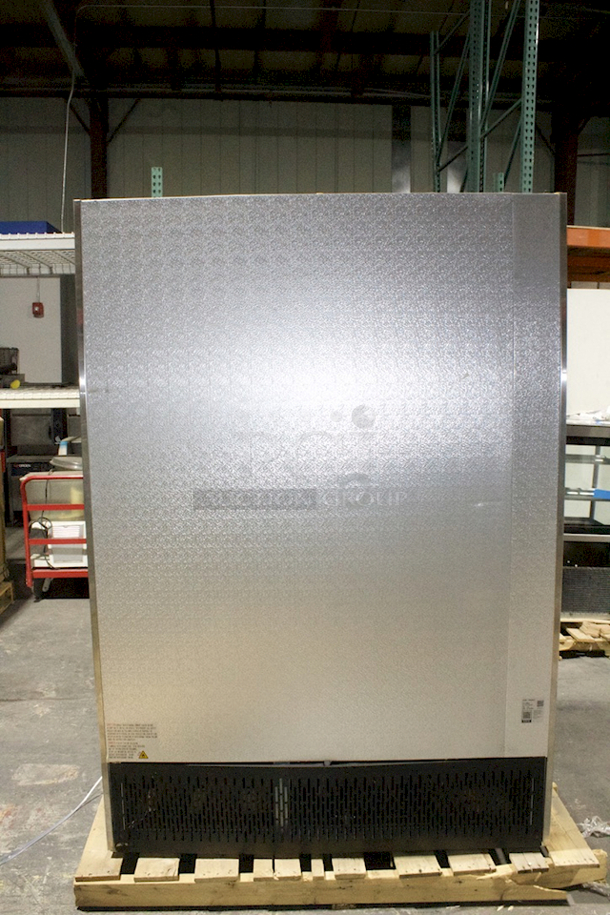BRAND NEW SCRATCH & DENT! Avantco A-49R-HC 54" Solid Door Reach-In Refrigerator. Missing Power Cord.  - Image 5 of 7