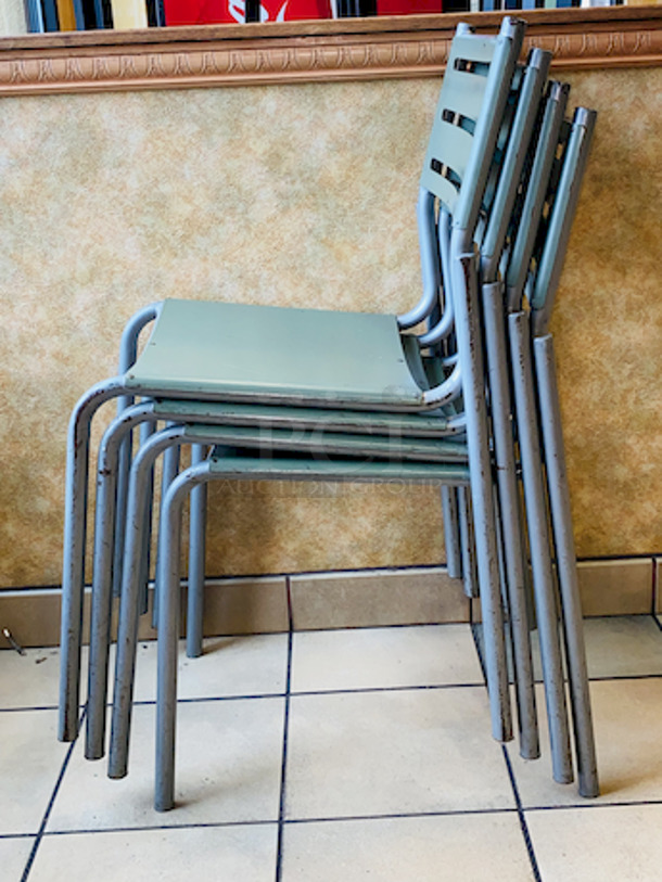 NICE! Group of 4 Outdoor Metal Chairs. 
19x23x34.

4x Your Bid.  - Image 2 of 5