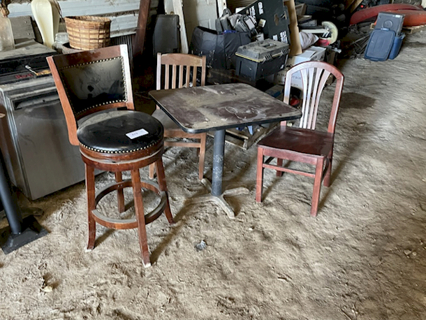 TABLE & CHAIRS SET!! 4x Your Bid