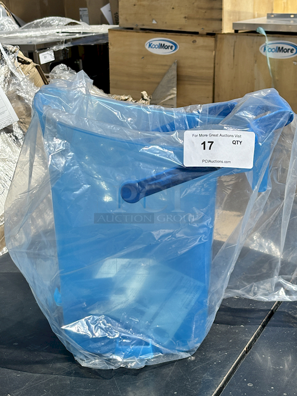 BRAND NEW! San Jamar SILD6000 6 Gallon Polypropylene Square Ice Tote - Image 3 of 5
