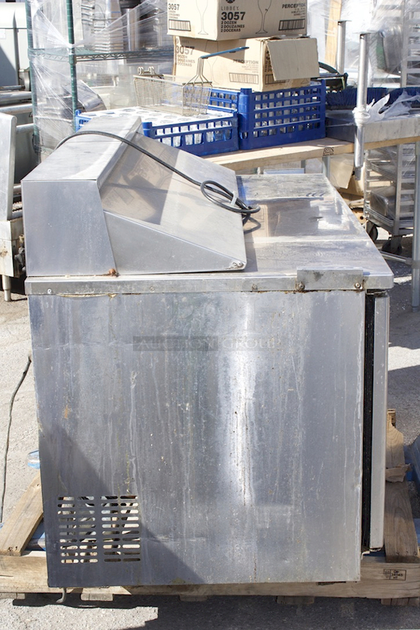 Everest Refrigeration EPBNWR2 59" Two Door Back Mount Sandwich Prep Table 16 Cubic Feet, 115v/60/1ph. Tested. Works Great!! - Image 4 of 8