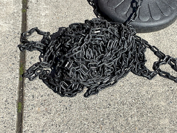 PERFECT! Lot of 6 Stanchions With A HUGE Amount of Plastic Chain. 6x Your Bid - Image 2 of 2