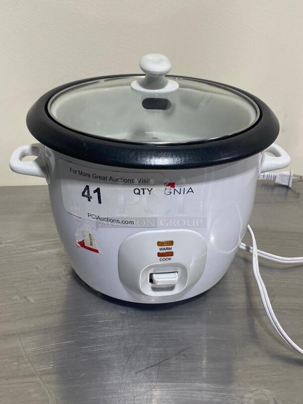 Insignia - 2.6-Quart Rice Cooker ..... Tested and Working