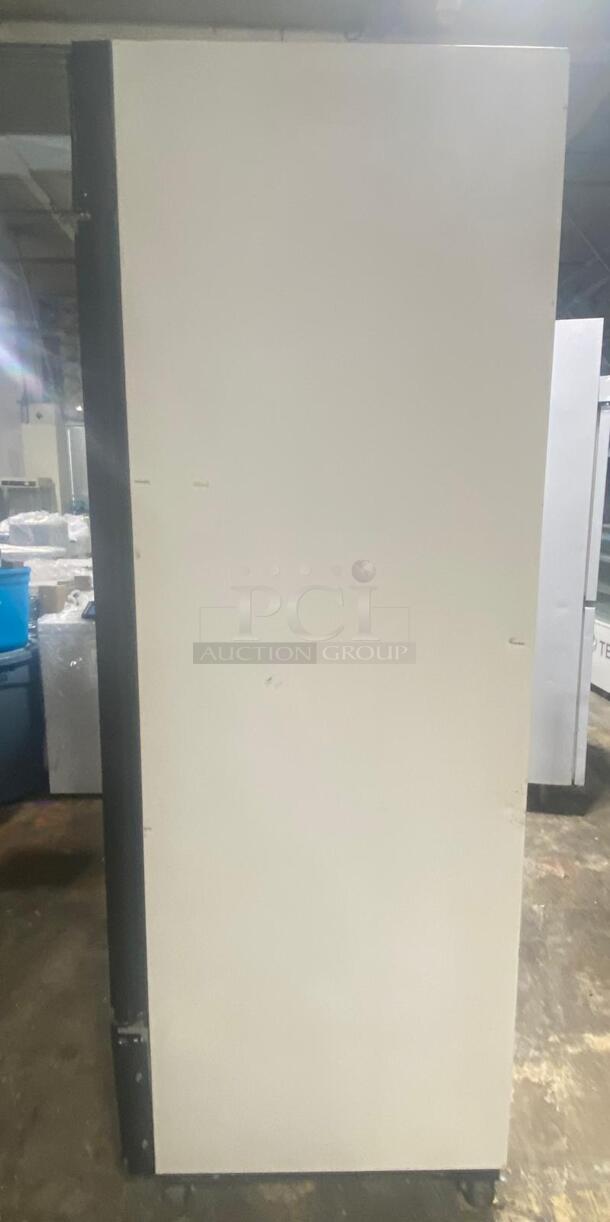 True GDM-72F 78" Three Section Display Freezer w/ Swing Doors - Bottom Mount Compressor
 - Image 3 of 4