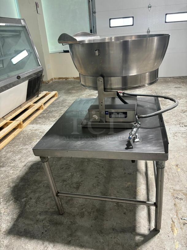 WOW! Cleveland Steam Kettle - Manual Tilt, Jacket, Direct Steam
 - Image 2 of 8