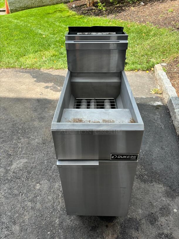 STAINLESS STEEL Dukers Deep Fryer DCF3-LPG
 - Image 1 of 6
