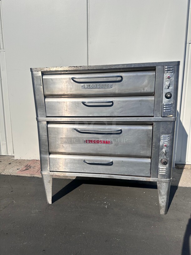 Used Blodgett 961 Natural Gas Stone Deck Oven with Draft Diverter - 74,000 BTU Working
60x38x64 - Image 5 of 10