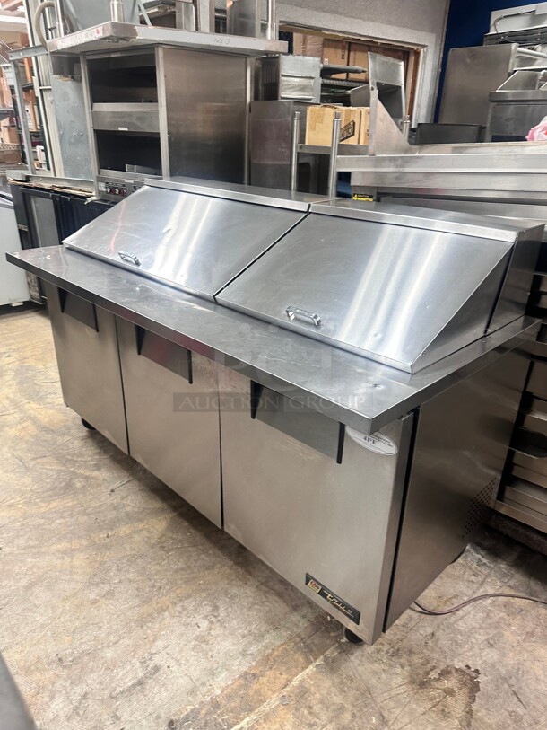 Excellent Condition True TSSU-72-30M 72" Mega Top Sandwich/Salad Prep Table w/ Refrigerated Base, 115v Tested and Working - Image 2 of 6