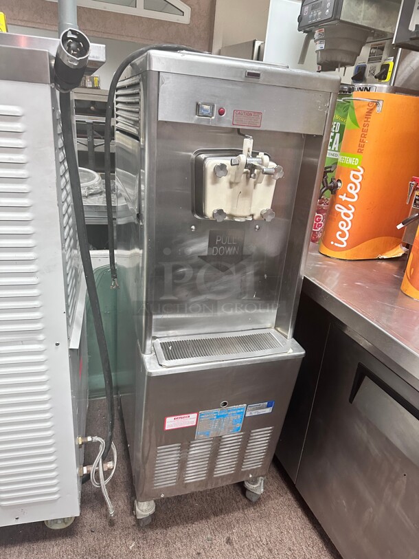 Taylor 321-27 Single Ice Cream Yogurt Commercial Soft Serve Machine 220 Volt - Image 4 of 9