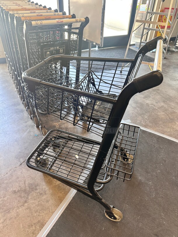 Clean 35 liter Single Basket Wire Convenience Shopping Cart - Black