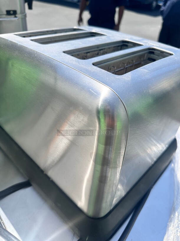 One Year Old Hamilton Beach 24850R - Proctor-Silex Pop-Up Toaster, (4) extra wide slots 115 Volt - Image 3 of 4
