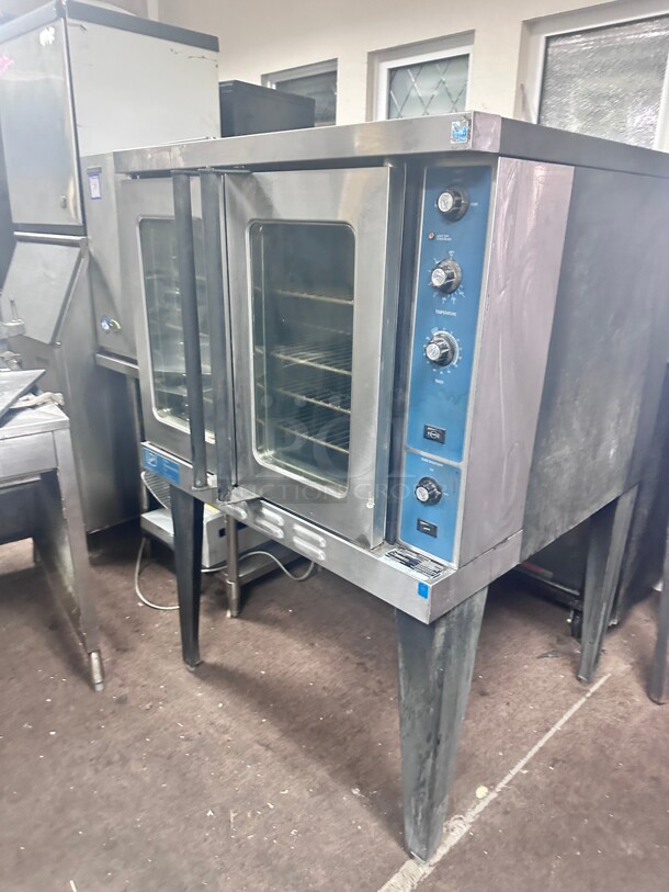 Working Duke E101-GV Single Full Size Natural Gas Convection Oven - 40,000 BTU  - Image 3 of 7