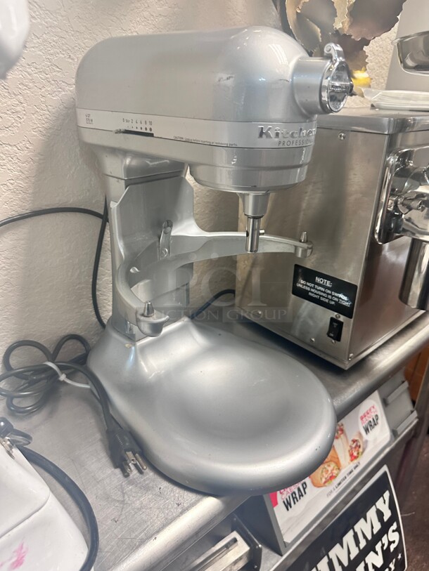 Working Kitchen Aid Professional 600™ Series 6 Quart Bowl-Lift Stand Mixer 115 Volt  - Image 2 of 8