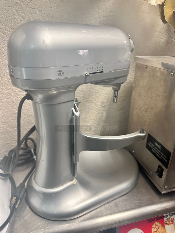 Working Kitchen Aid Professional 600™ Series 6 Quart Bowl-Lift Stand Mixer 115 Volt  - Image 7 of 8