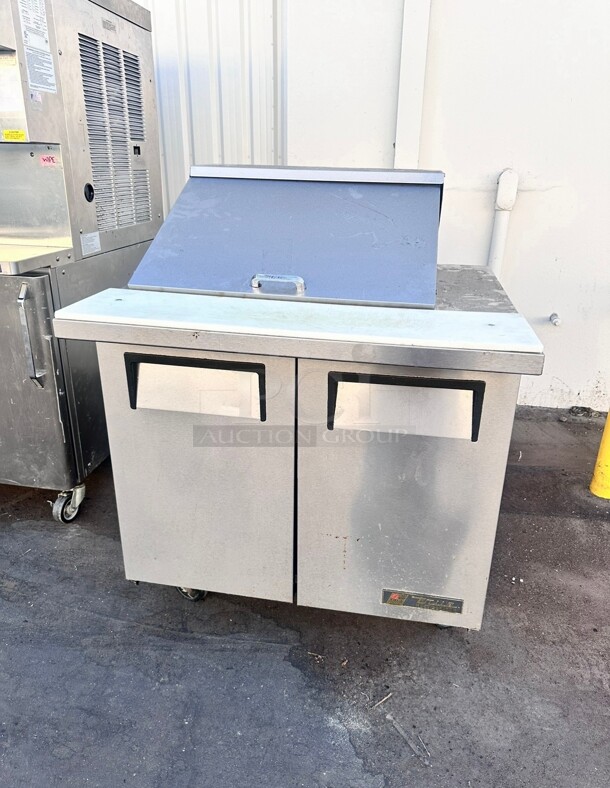 True TSSU-36 36 3/8" 2 Door Mega Top Refrigerated Sandwich Prep Table 115 Volt Tested and Working! - Image 4 of 4