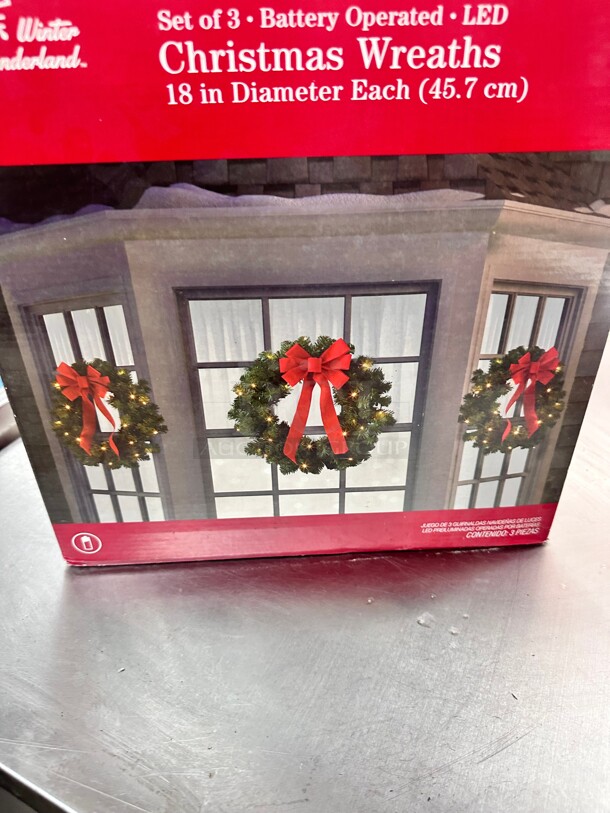 WINTER WONDERLAND Set of 3 Pre-Lite Battery-Operated Wreaths 18" in Diameter  - Image 5 of 7
