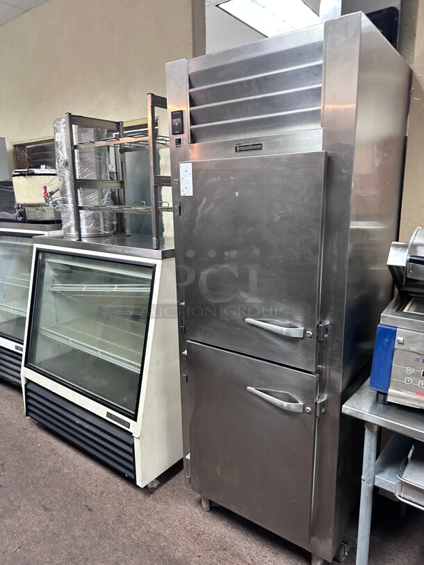 Late Model Traulsen G14300 Full Height Insulated Mobile Heated Cabinet w/ (3) Pan Capacity, 208v/1ph NSF Working - Image 1 of 6