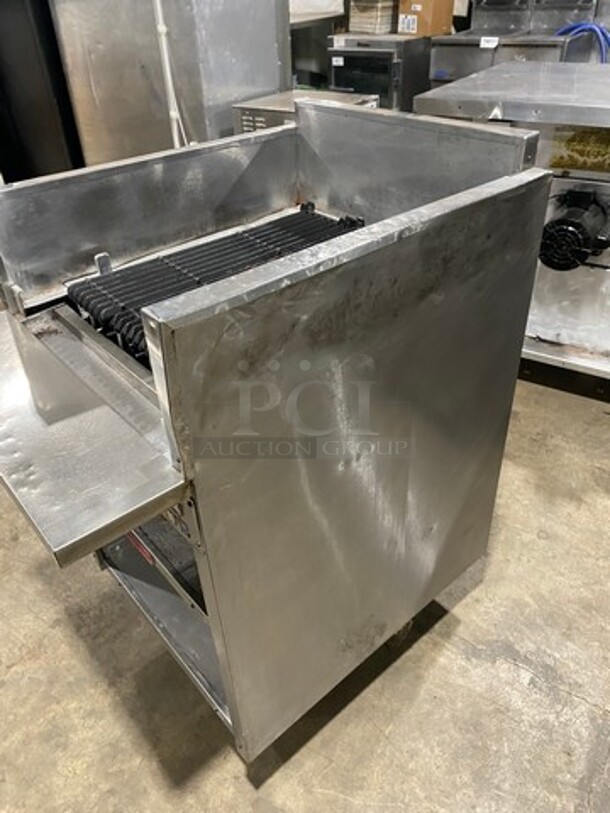 MagiKitch'n Commercial Natural Gas Powered Char Grill! With Back And Side Splashes! With Shelf Storage Space Underneath! All Stainless Steel! Model: FMRMB24 SN: 99119445 - Image 4 of 10