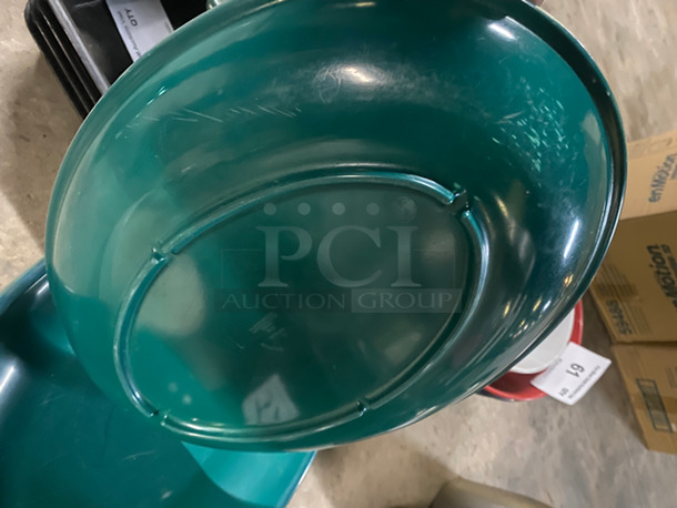 Green Oval Serving Bowls! 6x Your Bid! - Image 3 of 3