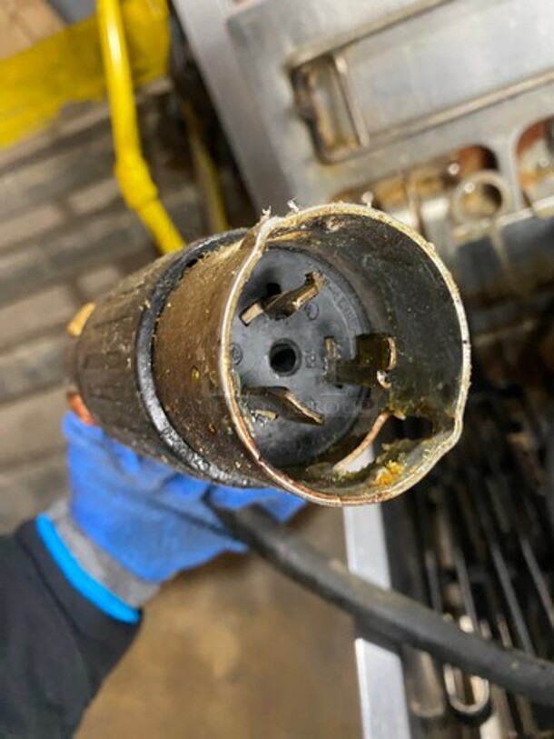 Frymaster Commercial Electric Powered Deep Fat Fryer! All Stainless Steel! On Casters! Model: PH117SD SN: 0411NA0022 208V 60HZ 3 Phase - Image 9 of 9