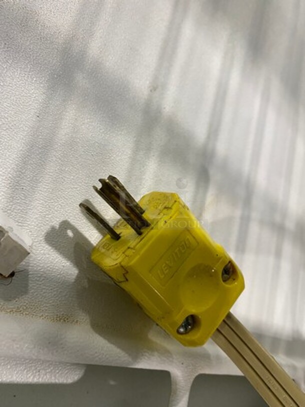 NICE! Federal Industries Commercial Refrigerated Bakery Display Case Merchandiser! With Straight Front Glass! With Sliding Rear Access Doors! WORKING WHEN REMOVED! Model: SGR7748 SN: 13110679226 120V 60HZ 1 Phase - Image 7 of 7