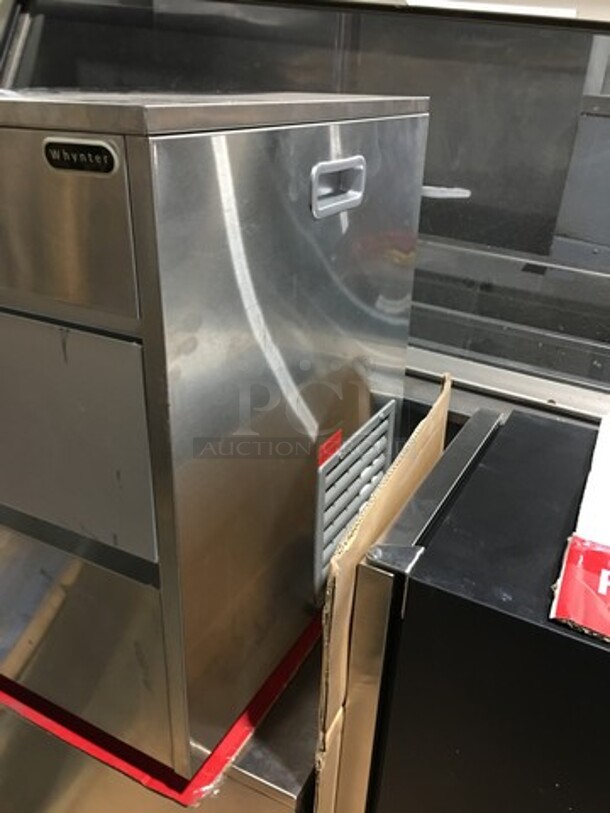 NEW! OUT OF THE BOX! SCRATCH-N-DENT! Whynter Undercounter Ice Maker! 44LB A Day Capacity! Model: FIM450HS 115V - Image 3 of 8