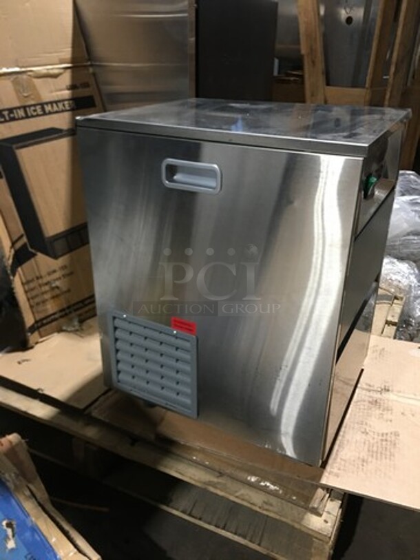 NEW! OUT OF THE BOX! SCRATCH-N-DENT! Whynter Undercounter Ice Maker! 44LB A Day Capacity! Model: FIM450HS 115V - Image 2 of 8