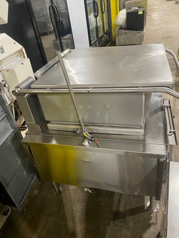 Vulcan Commercial Natural Gas Powered 30 Gallon Tilt Skillet/Braising Pan! All Stainless Steel! On Legs! WORKING WHEN REMOVED! Model: VG30 SN: 271155756 - Image 2 of 8