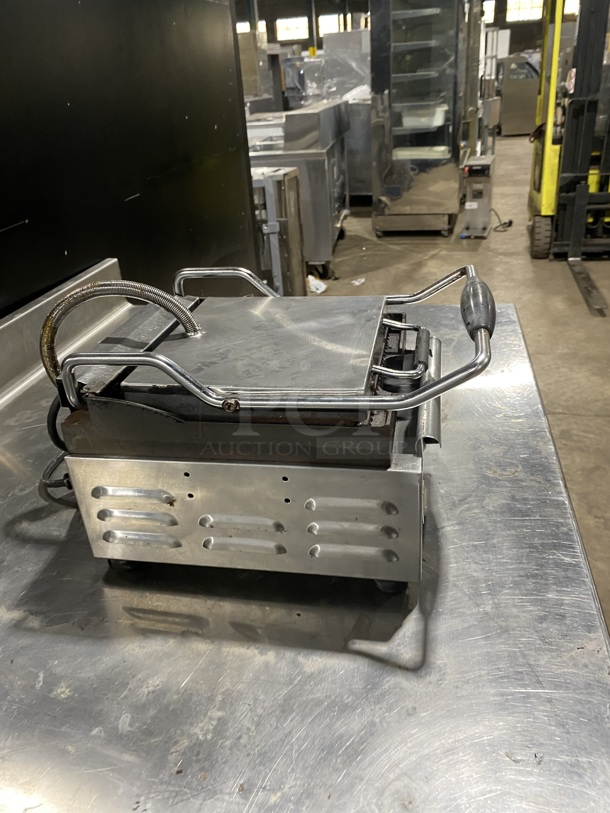 Cecilware Stainless Steel Countertop Electric Panini Sandwich Grill! MODEL: SG-1SG SN:1404450 120V! Electric Powered!  - Image 3 of 8