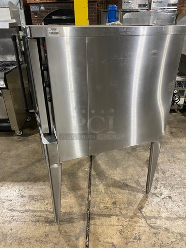 WOW! LATE MODEL! Blodgett Commercial Natural Gas Powered Convection Oven! With View Through Doors! Metal Oven Racks! All Stainless Steel! On Legs! Working When Removed!  - Image 2 of 7