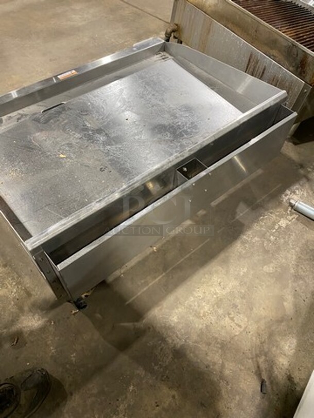 NEW! OUT OF THE BOX! CPG Commercial Countertop Natural Gas Powered Flat Top Griddle! With Back And Side Splashes! All Stainless Steel! On Small Legs! SN: 2108004582 - Image 3 of 8