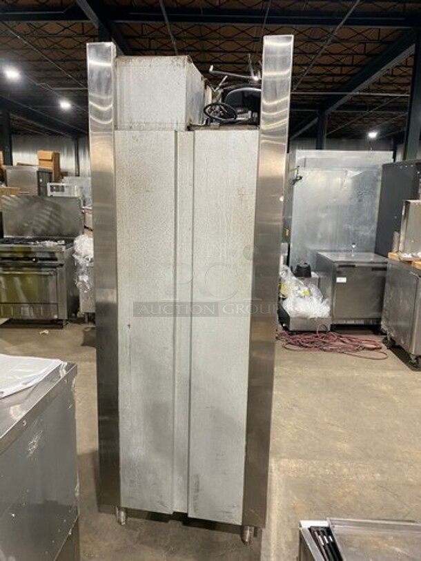 Traulsen Commercial Single Door Reach In Cooler! All Stainless Steel! On Legs! MODEL RHT132WREFHS RN:T422500C99 115V 1PH - Image 4 of 8